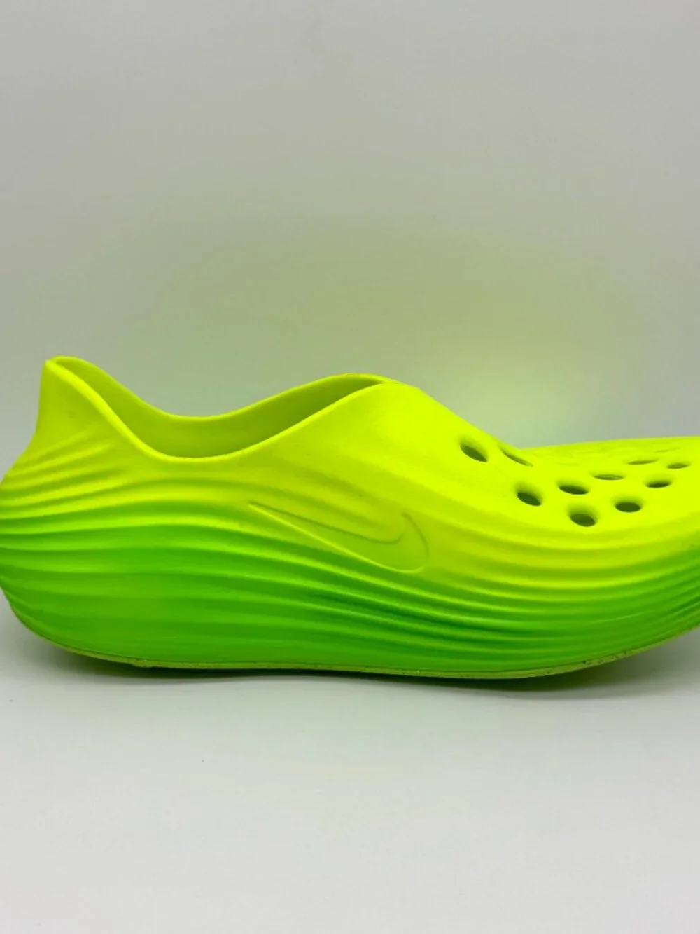 Nike Mens Reactx Rejuven8 Green Strike Volt Slides Sz 10 New w/o Box HV5060-300